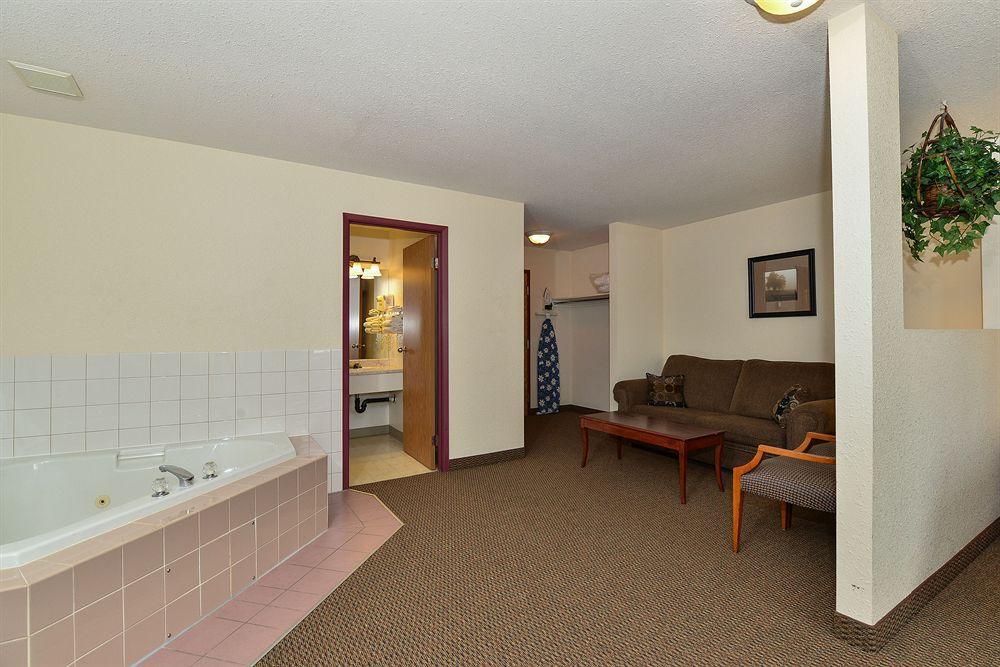 Super 8 By Wyndham Strathmore Extérieur photo