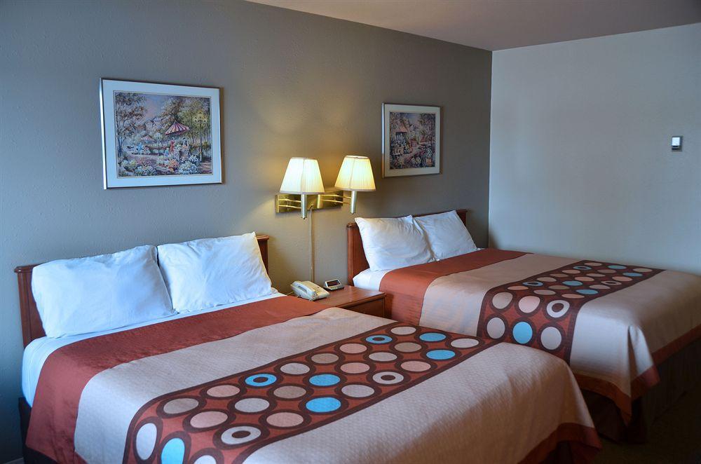 Super 8 By Wyndham Strathmore Extérieur photo