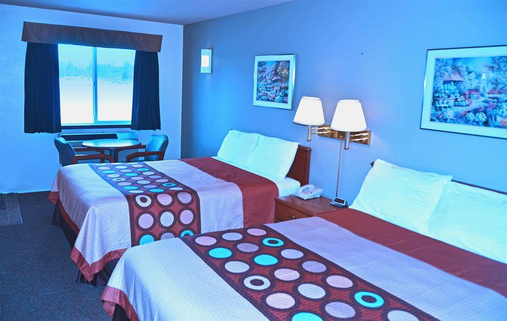 Super 8 By Wyndham Strathmore Extérieur photo
