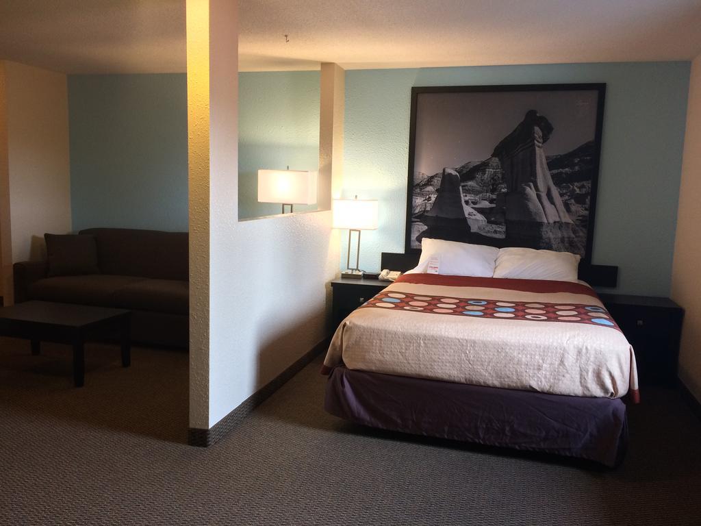 Super 8 By Wyndham Strathmore Extérieur photo
