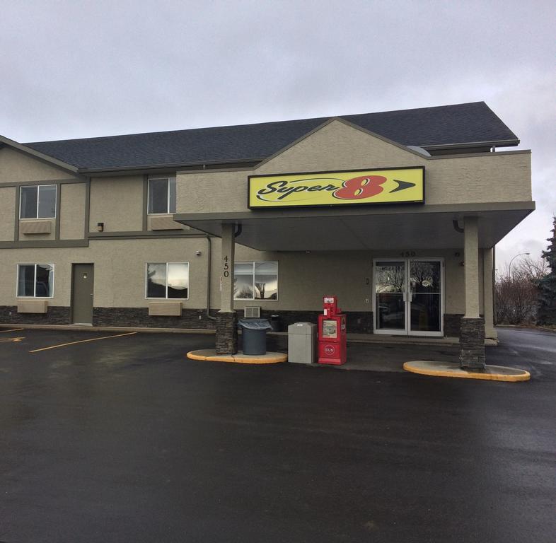 Super 8 By Wyndham Strathmore Extérieur photo
