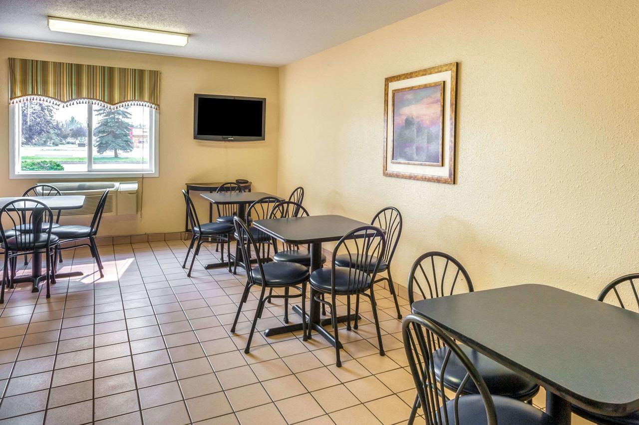 Super 8 By Wyndham Strathmore Extérieur photo