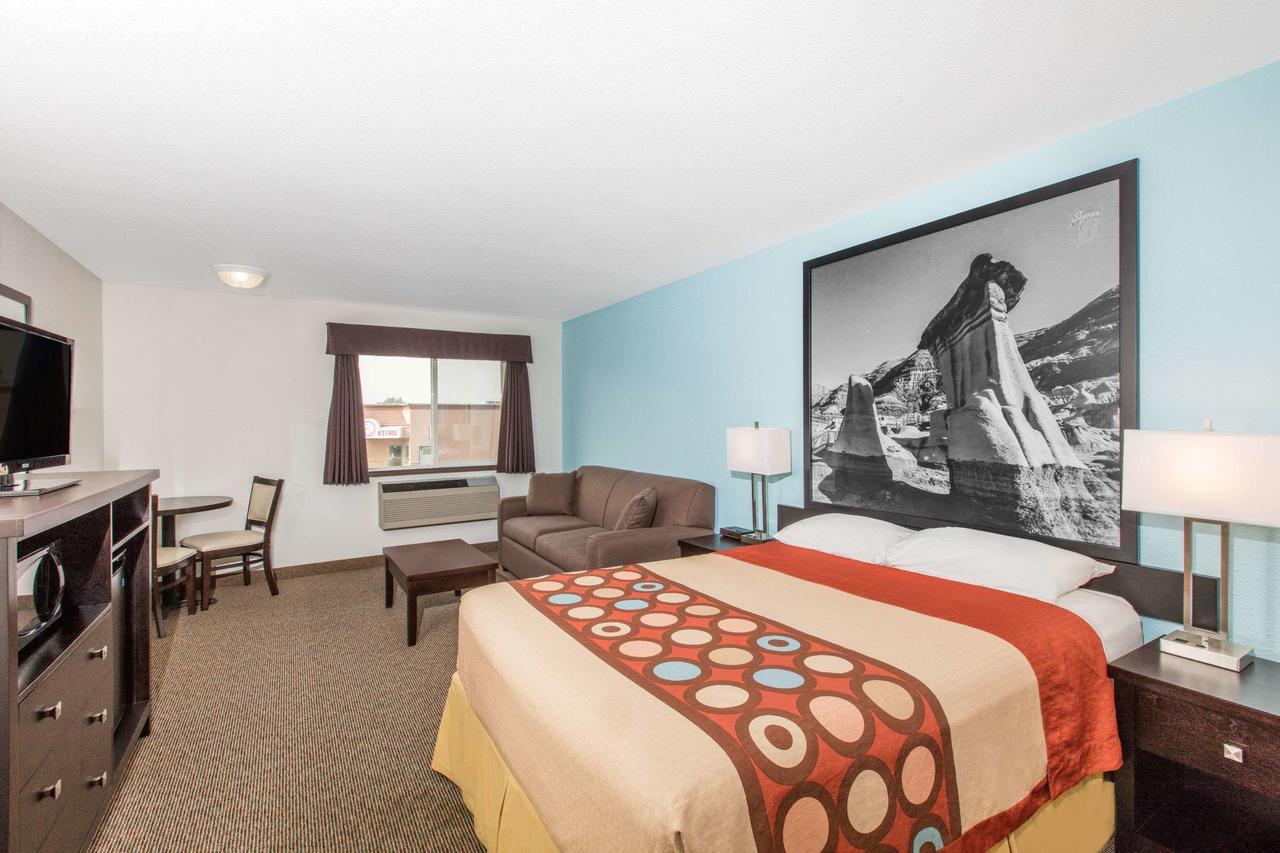 Super 8 By Wyndham Strathmore Extérieur photo