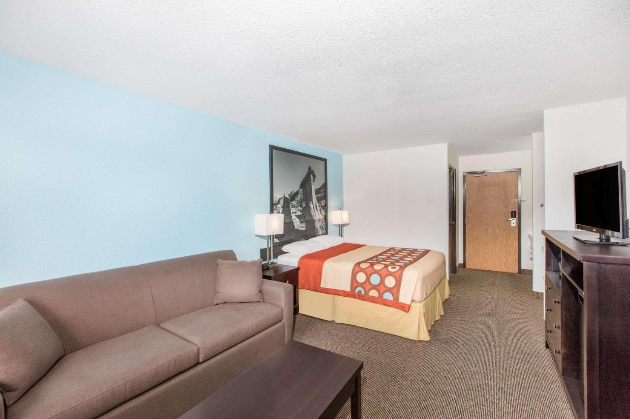 Super 8 By Wyndham Strathmore Extérieur photo