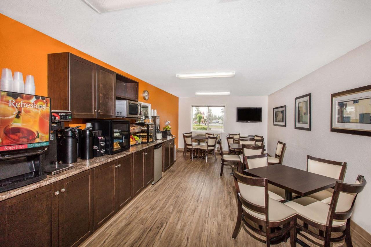 Super 8 By Wyndham Strathmore Extérieur photo