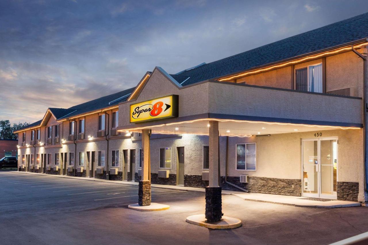 Super 8 By Wyndham Strathmore Extérieur photo