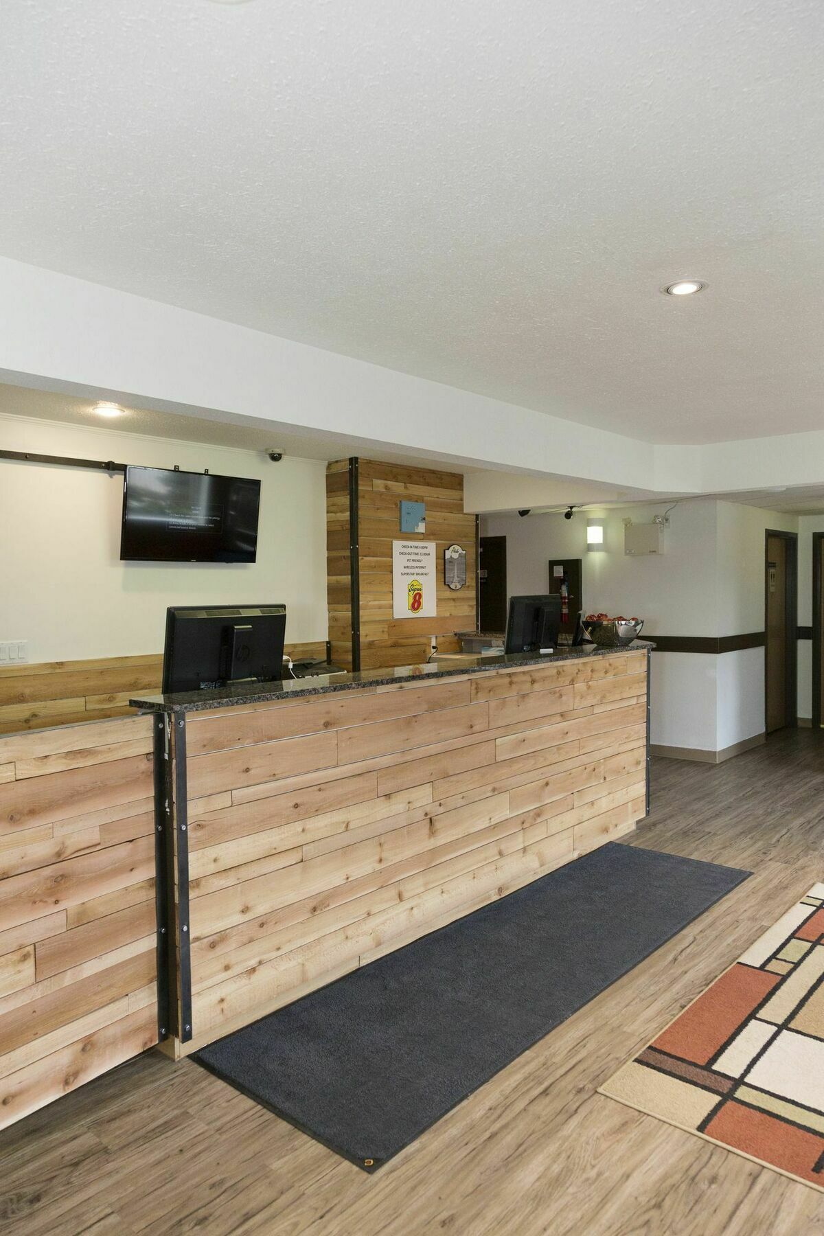 Super 8 By Wyndham Strathmore Extérieur photo