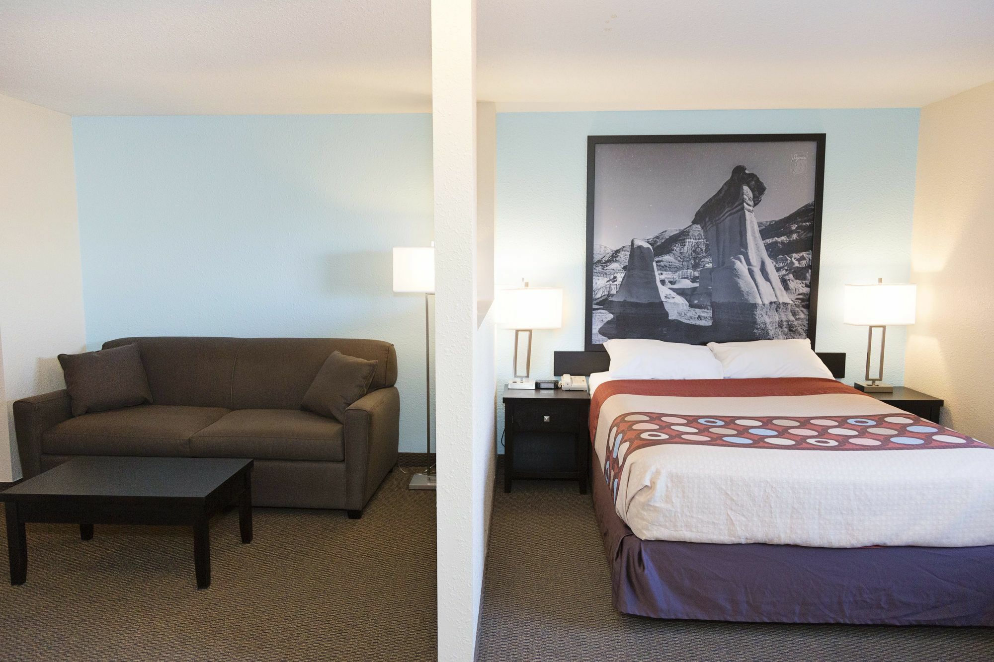 Super 8 By Wyndham Strathmore Extérieur photo