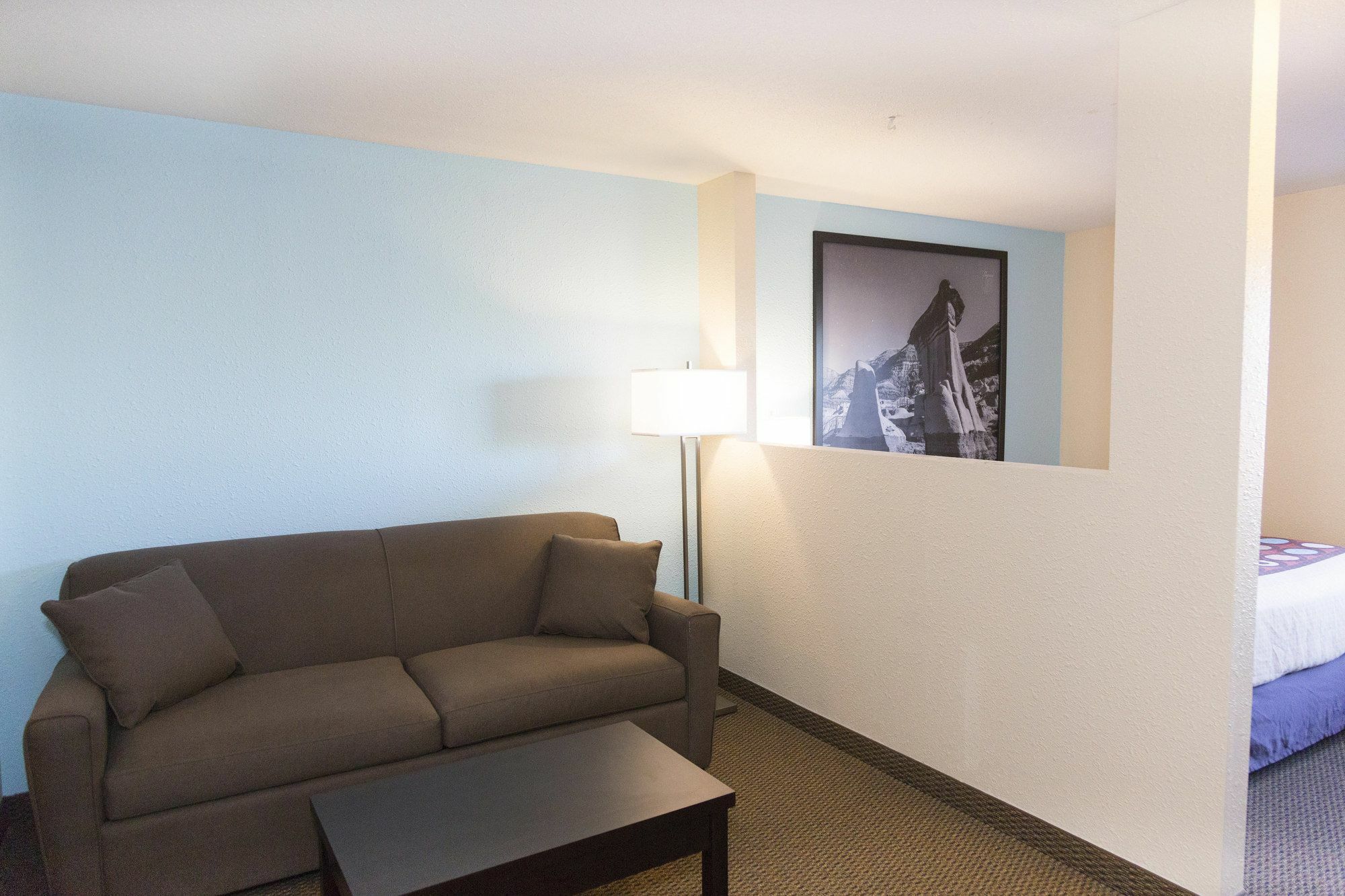 Super 8 By Wyndham Strathmore Extérieur photo