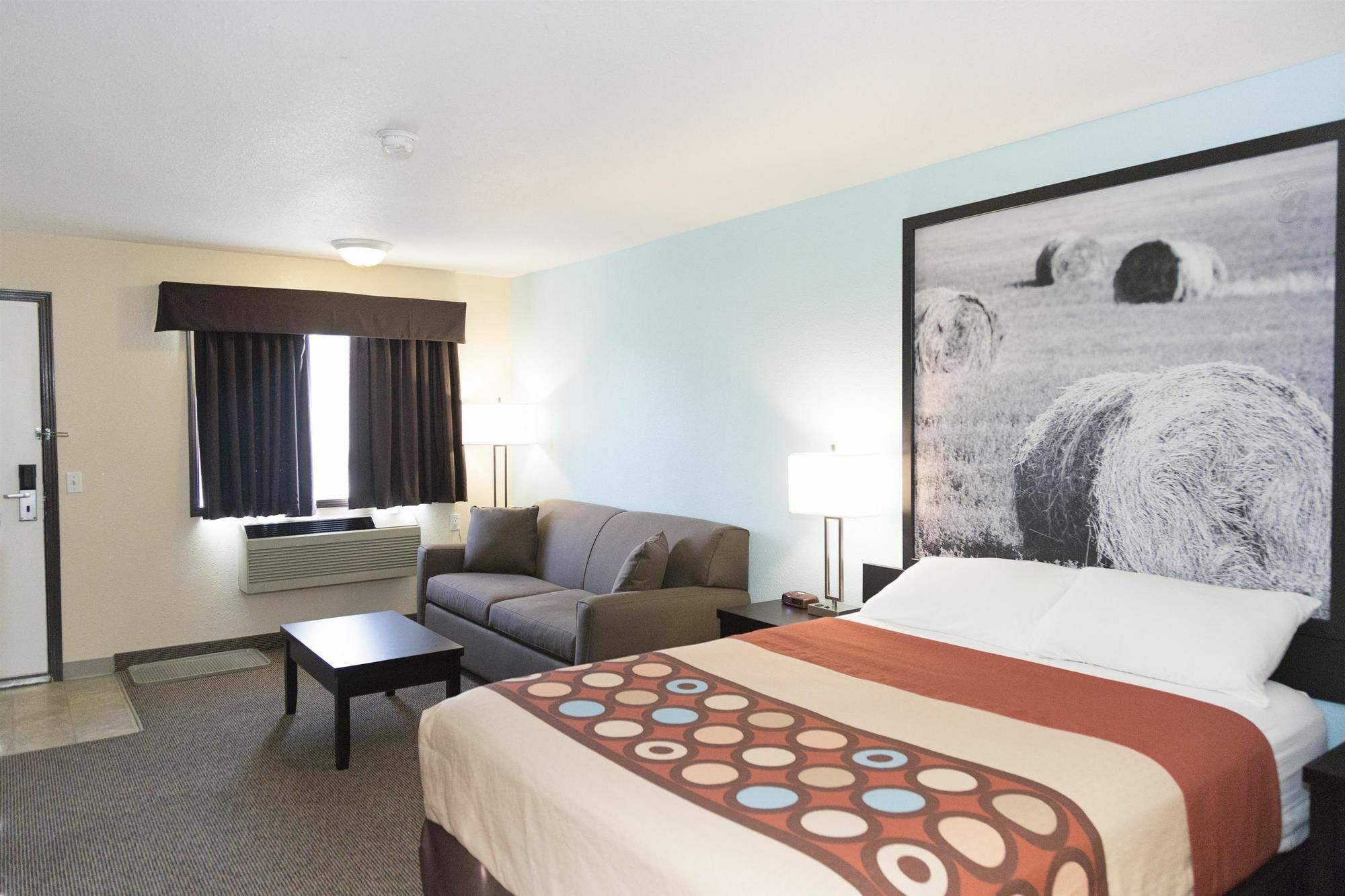 Super 8 By Wyndham Strathmore Extérieur photo