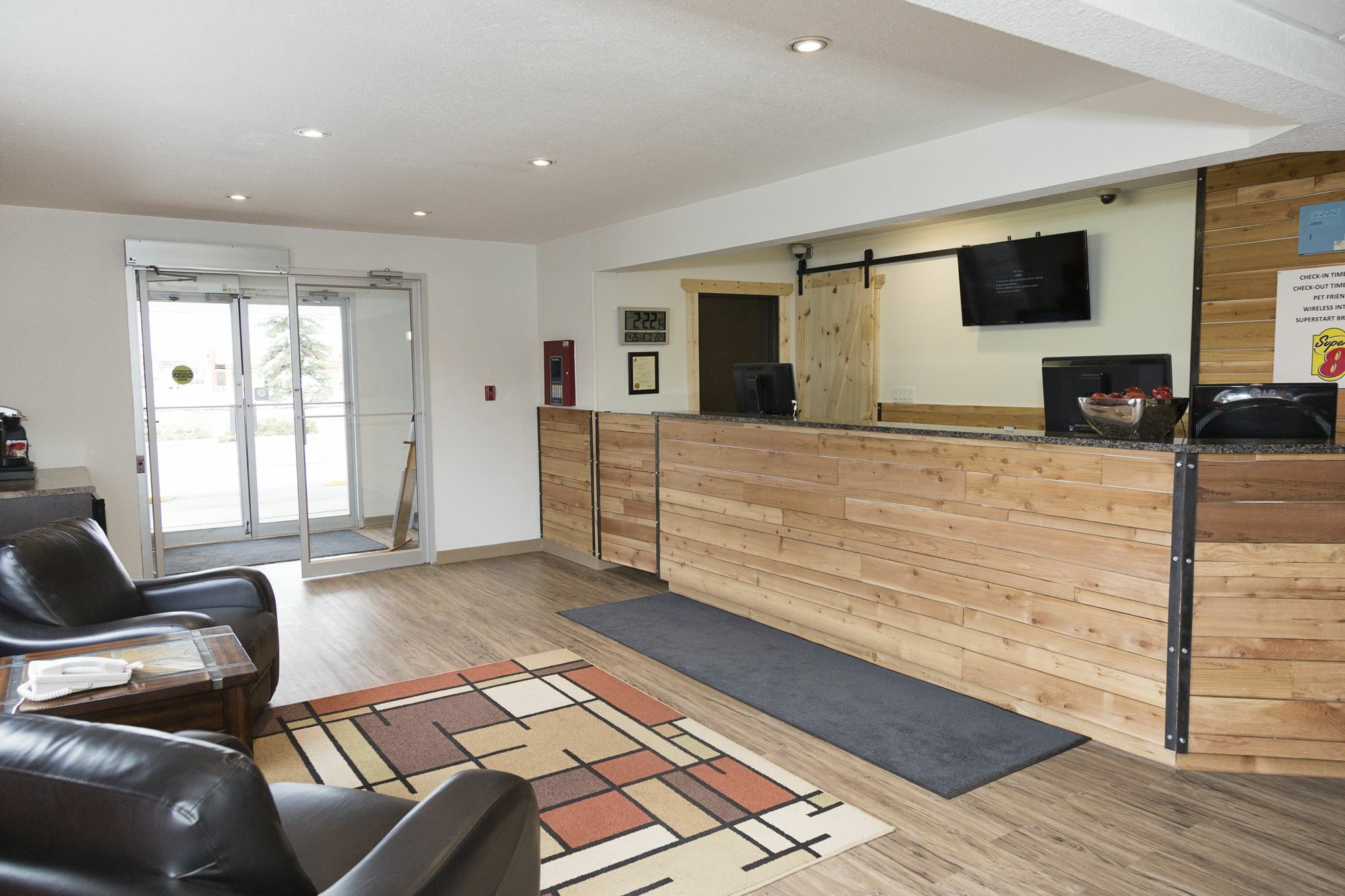 Super 8 By Wyndham Strathmore Extérieur photo