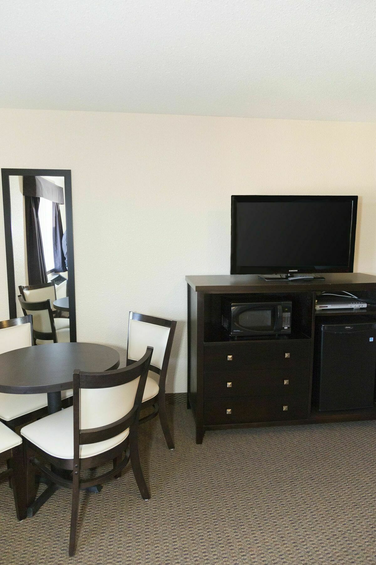 Super 8 By Wyndham Strathmore Extérieur photo