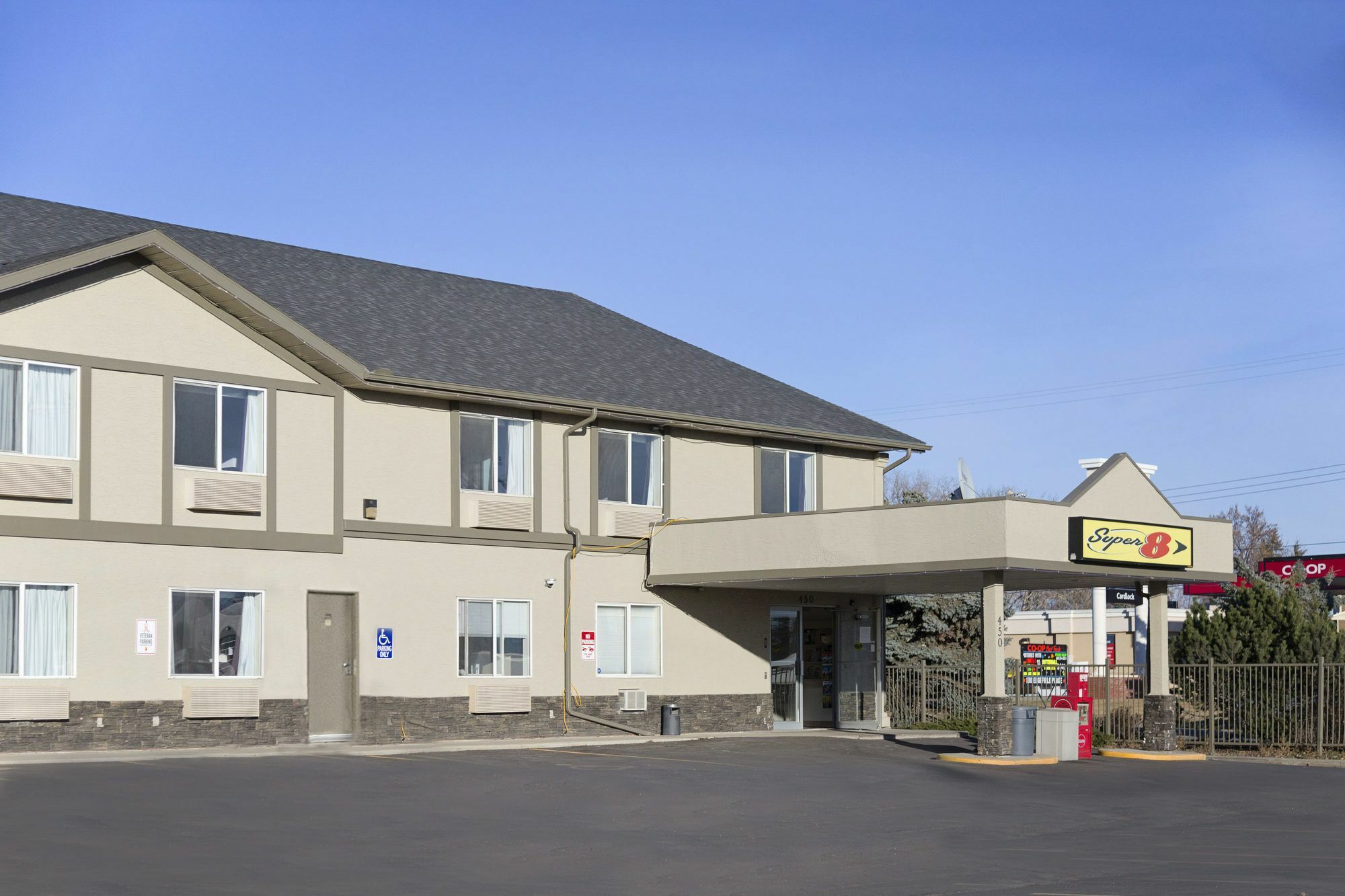 Super 8 By Wyndham Strathmore Extérieur photo