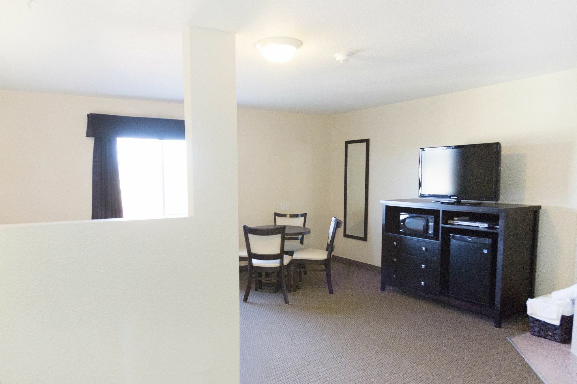 Super 8 By Wyndham Strathmore Extérieur photo
